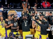 美国NBA赛季战况激烈，球队竞争激烈
