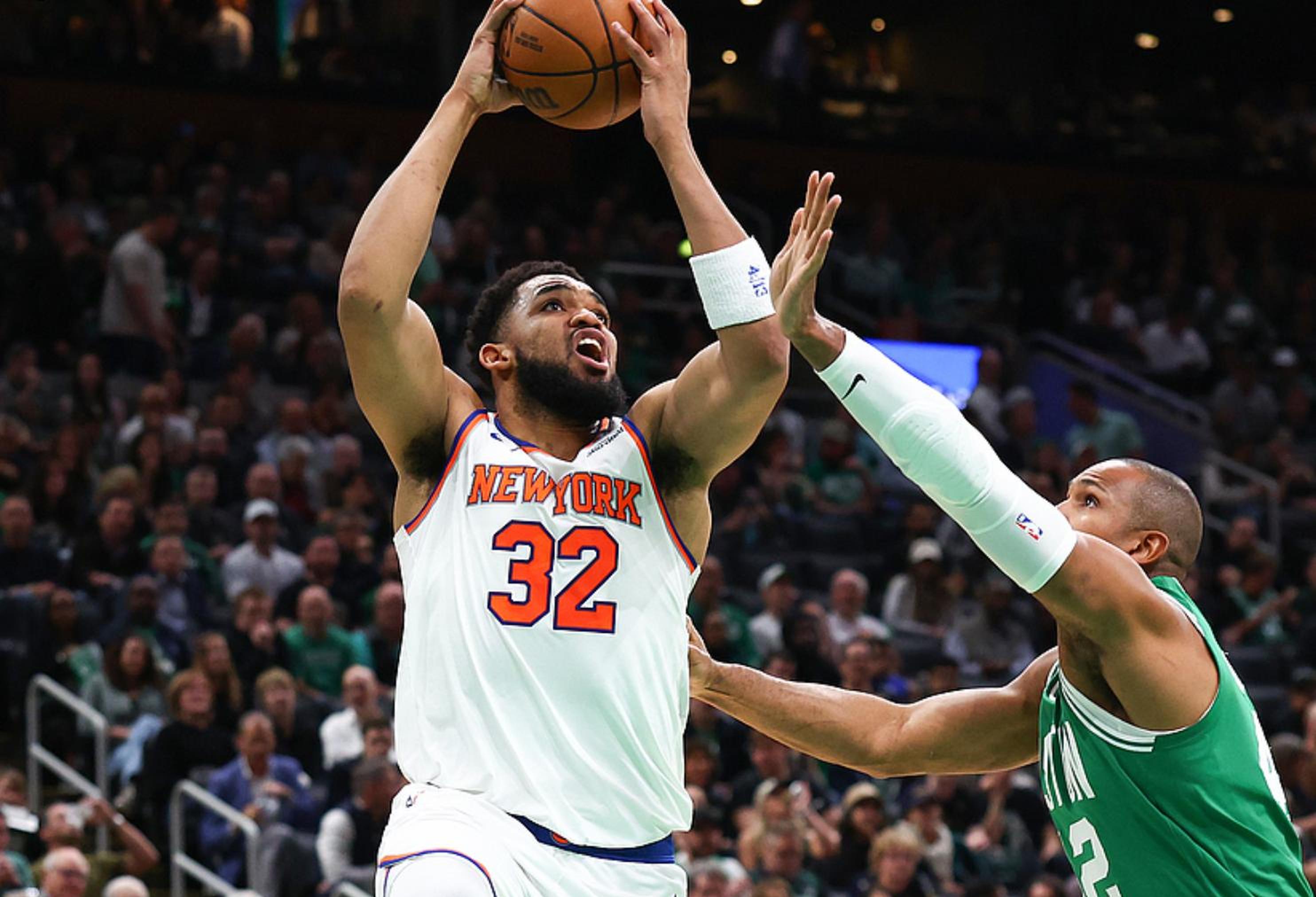 库里惊艳全场,唐斯助攻爆棚,冲击季后赛逆转取胜! 库里惊艳全场,唐斯助攻爆棚,冲击季后赛逆转取胜!